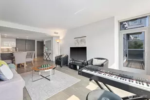 588 Bell St, Seattle, WA 98121 - Photo 10