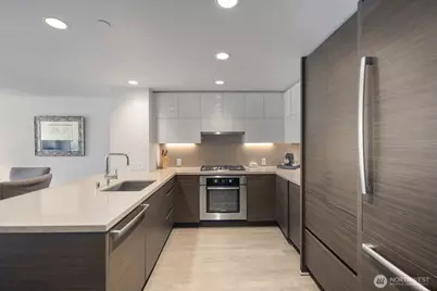 588 Bell Street #614S, Seattle, WA 98121 - Photo 4