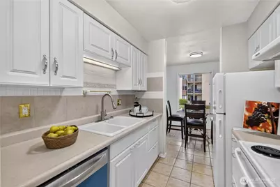 14510 124th Avenue NE #C28, Kirkland, WA 98034 - Photo 4