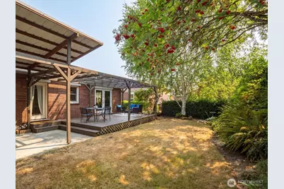 8327 24th Avenue NW, Seattle, WA 98117 - Photo 30