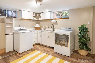8327 24th Avenue NW, Seattle, WA 98117 - Photo 22
