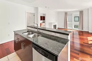 81 Clay St, Seattle, WA 98121 - Photo 12