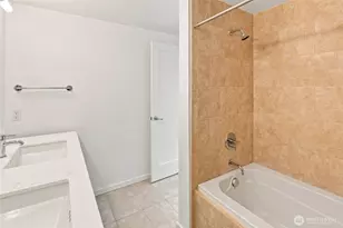 81 Clay St, Seattle, WA 98121 - Photo 20