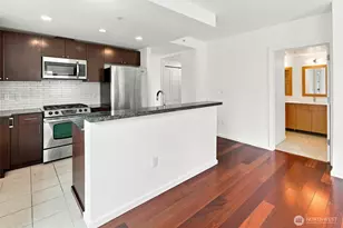 81 Clay St, Seattle, WA 98121 - Photo 10