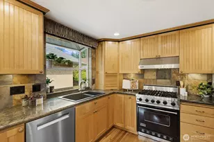 13011 NE 70th Dr, Kirkland, WA 98033 - Photo 12