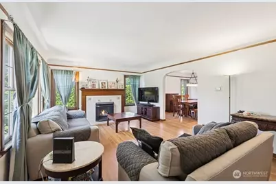 2620 Queen Anne Ave N, Seattle, WA 98109 - Photo 2