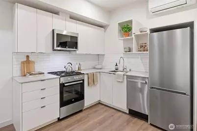 1801 20th Avenue #B, Seattle, WA 98122 - Photo 4