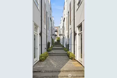 1801 20th Avenue #B, Seattle, WA 98122 - Photo 18