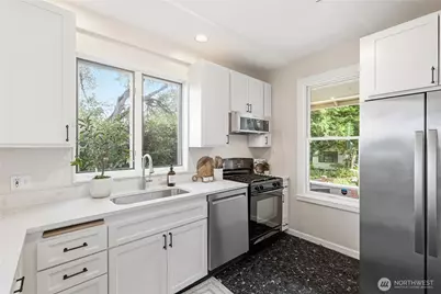 2406 E Helen St, Seattle, WA 98112 - Photo 8
