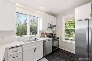 2406 E Helen St, Seattle, WA 98112 - Photo 8