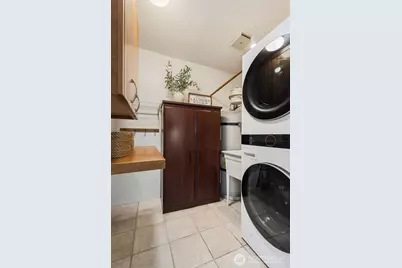 9901 NE 4th Street #1, Bellevue, WA 98004 - Photo 24