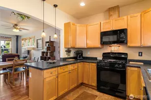 20276 Hillsong Pl NE, Poulsbo, WA 98370 - Photo 14