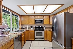 12818 NE 111th Pl, Kirkland, WA 98033 - Photo 10