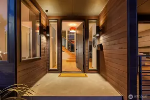 2524 30th Ave W, Seattle, WA 98199 - Photo 2