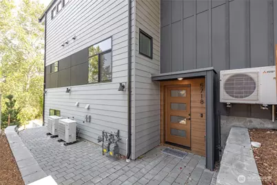 5718 NE 65th Street, Seattle, WA 98115 - Photo 2