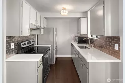 4561 Lake Washington Boulevard NE #201, Kirkland, WA 98033 - Photo 10