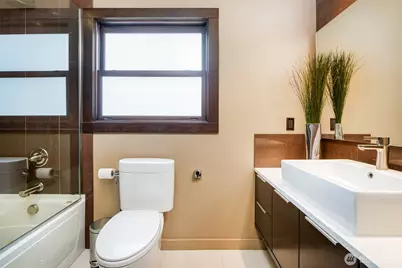734 10th Avenue E, Seattle, WA 98102 - Photo 24