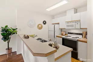 9750 Greenwood Ave N, Seattle, WA 98103 - Photo 8
