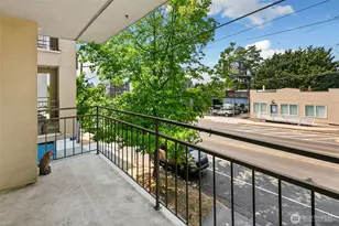 9750 Greenwood Ave N, Seattle, WA 98103 - Photo 18