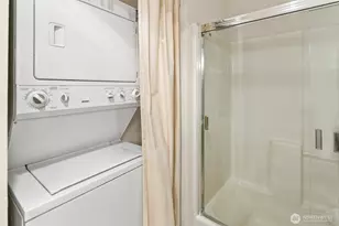 9750 Greenwood Ave N, Seattle, WA 98103 - Photo 16