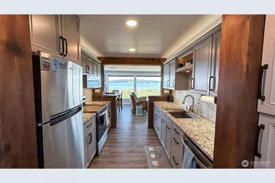 1818 Lola Beach Lane, Oak Harbor, WA 98277 - Photo 8