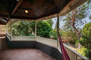 9556 Phinney Ave N, Seattle, WA 98103 - Photo 24