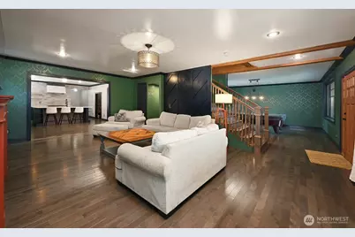 9556 Phinney Avenue N, Seattle, WA 98103 - Photo 8