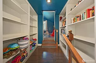 9556 Phinney Ave N, Seattle, WA 98103 - Photo 14