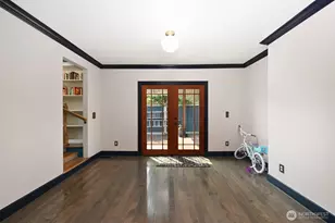 9556 Phinney Ave N, Seattle, WA 98103 - Photo 12