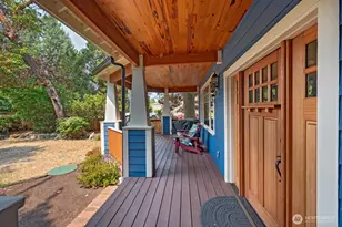 9556 Phinney Ave N, Seattle, WA 98103 - Photo 4