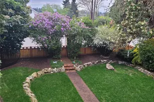 9556 Phinney Ave N, Seattle, WA 98103 - Photo 36