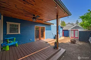 9556 Phinney Ave N, Seattle, WA 98103 - Photo 32