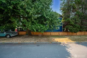 9556 Phinney Ave N, Seattle, WA 98103 - Photo 34