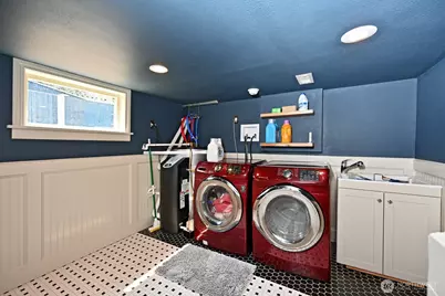 9556 Phinney Avenue N, Seattle, WA 98103 - Photo 30