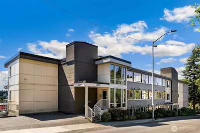 2221 Gilman Drive W #303, Seattle, WA 98119 - Photo 2