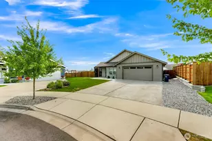 1913 Benjamin Ct, Lynden, WA 98264 - Photo 2