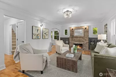 10322 Ashworth Avenue N, Seattle, WA 98133 - Photo 2