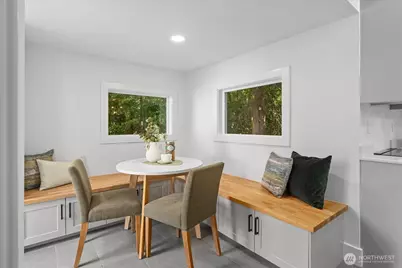 10322 Ashworth Avenue N, Seattle, WA 98133 - Photo 12
