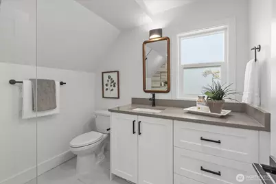 10322 Ashworth Avenue N, Seattle, WA 98133 - Photo 20