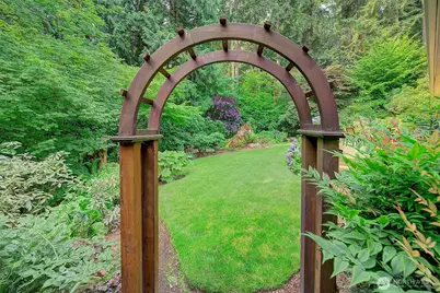 12909 NE 28th Street, Bellevue, WA 98005 - Photo 34