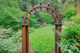 12909 NE 28th St, Bellevue, WA 98005 - Photo 34