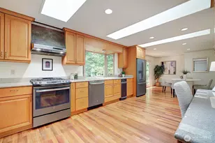 12909 NE 28th St, Bellevue, WA 98005 - Photo 10