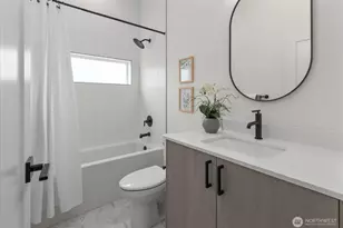 10326 B Ashworth Ave N, Seattle, WA 98133 - Photo 16