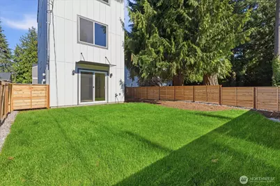 10326 Ashworth Avenue N, Seattle, WA 98133 - Photo 24