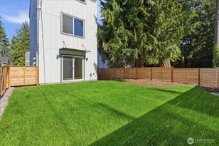 10326 Ashworth Ave N, Seattle, WA 98133 - Photo 24