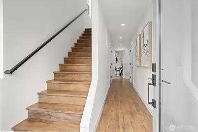 10326 Ashworth Avenue N, Seattle, WA 98133 - Photo 2