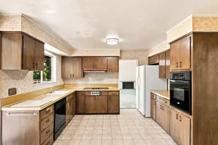 17805 NE 9th St, Bellevue, WA 98008 - Photo 20