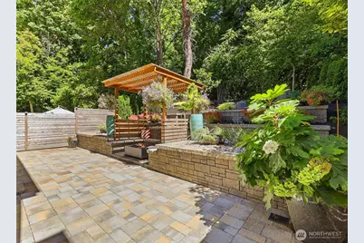 604 Bellevue Way SE, Bellevue, WA 98004 - Photo 16