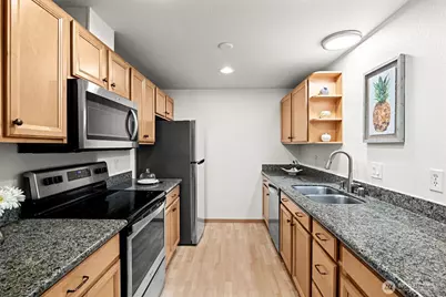 8218 126th Avenue NE #E22, Kirkland, WA 98033 - Photo 4