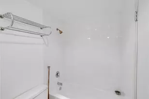 2201 3rd Ave, Seattle, WA 98121 - Photo 12